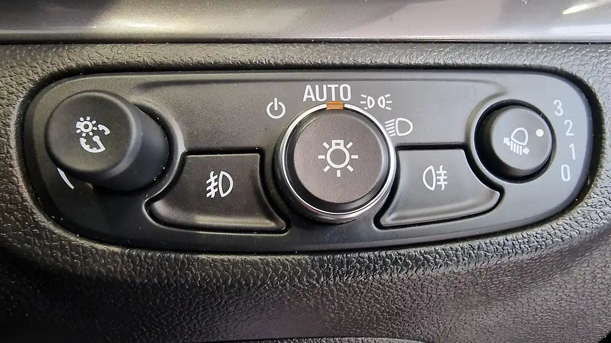 Used 2017 Vauxhall Mokka X Elite Orange - Interior and Exterior details 8