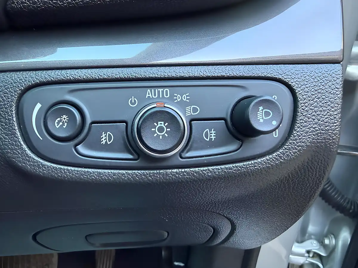 Used 2017 Vauxhall Mokka X Elite Silver - Interior and Exterior details 18