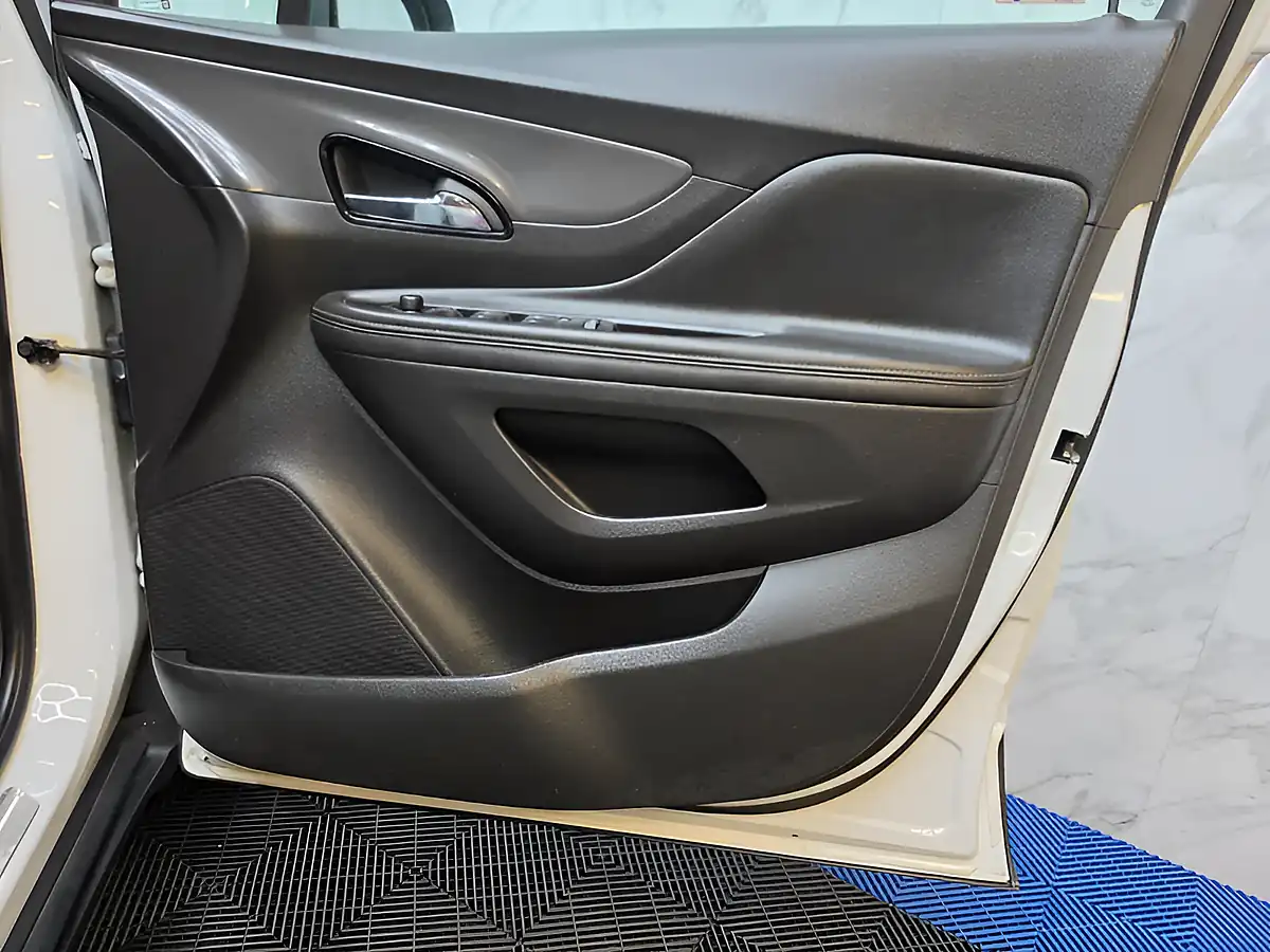 Used 2017 Vauxhall Mokka X Elite White - Interior and Exterior details 17