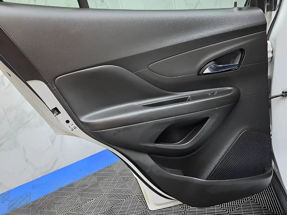Used 2017 Vauxhall Mokka X Elite White - Interior and Exterior details 18
