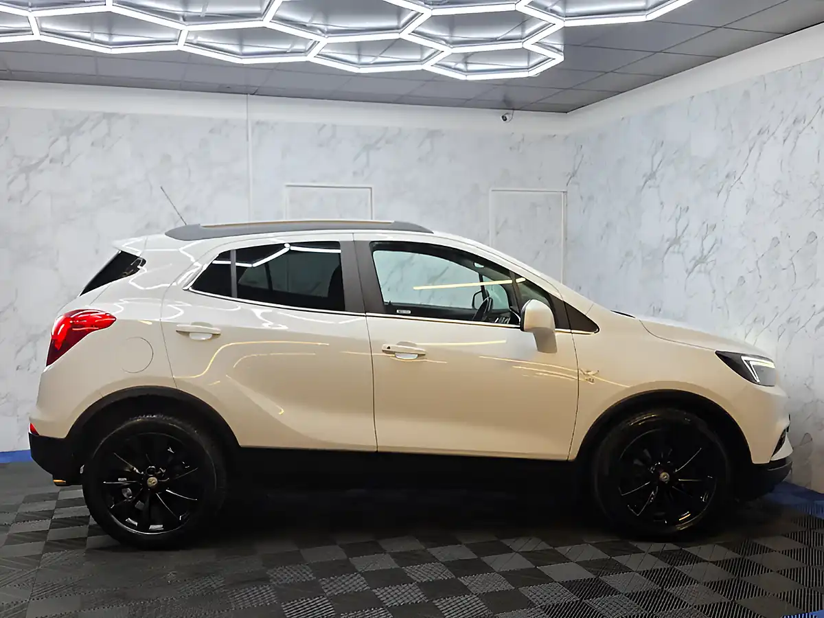 Used 2017 Vauxhall Mokka X Elite White - Interior and Exterior details 8