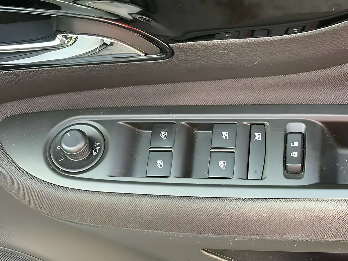 Used 2017 Vauxhall Mokka X X Active Summit White - Interior and Exterior details 16