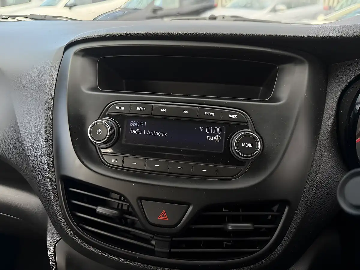 Used 2017 Vauxhall Viva Se Black - Interior and Exterior details 13