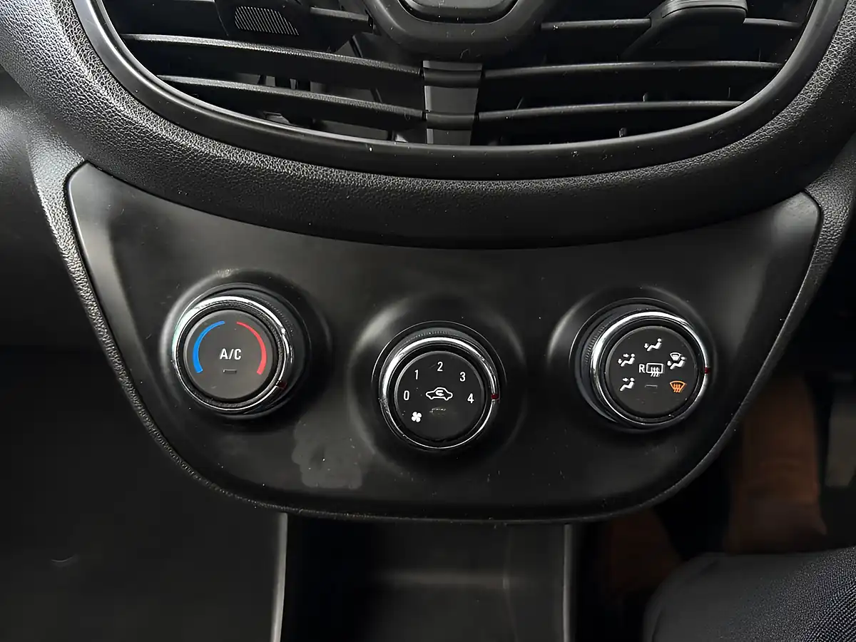 Used 2017 Vauxhall Viva Se Black - Interior and Exterior details 14