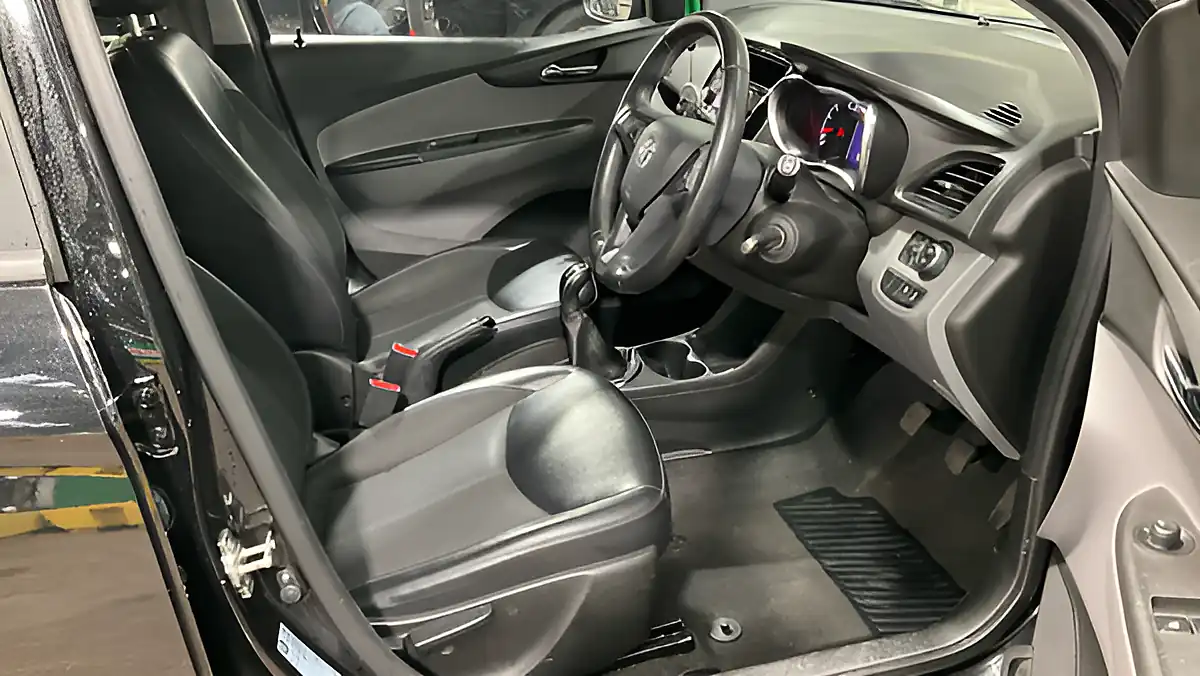 Used 2017 Vauxhall Viva Sl Black - Interior and Exterior details 8