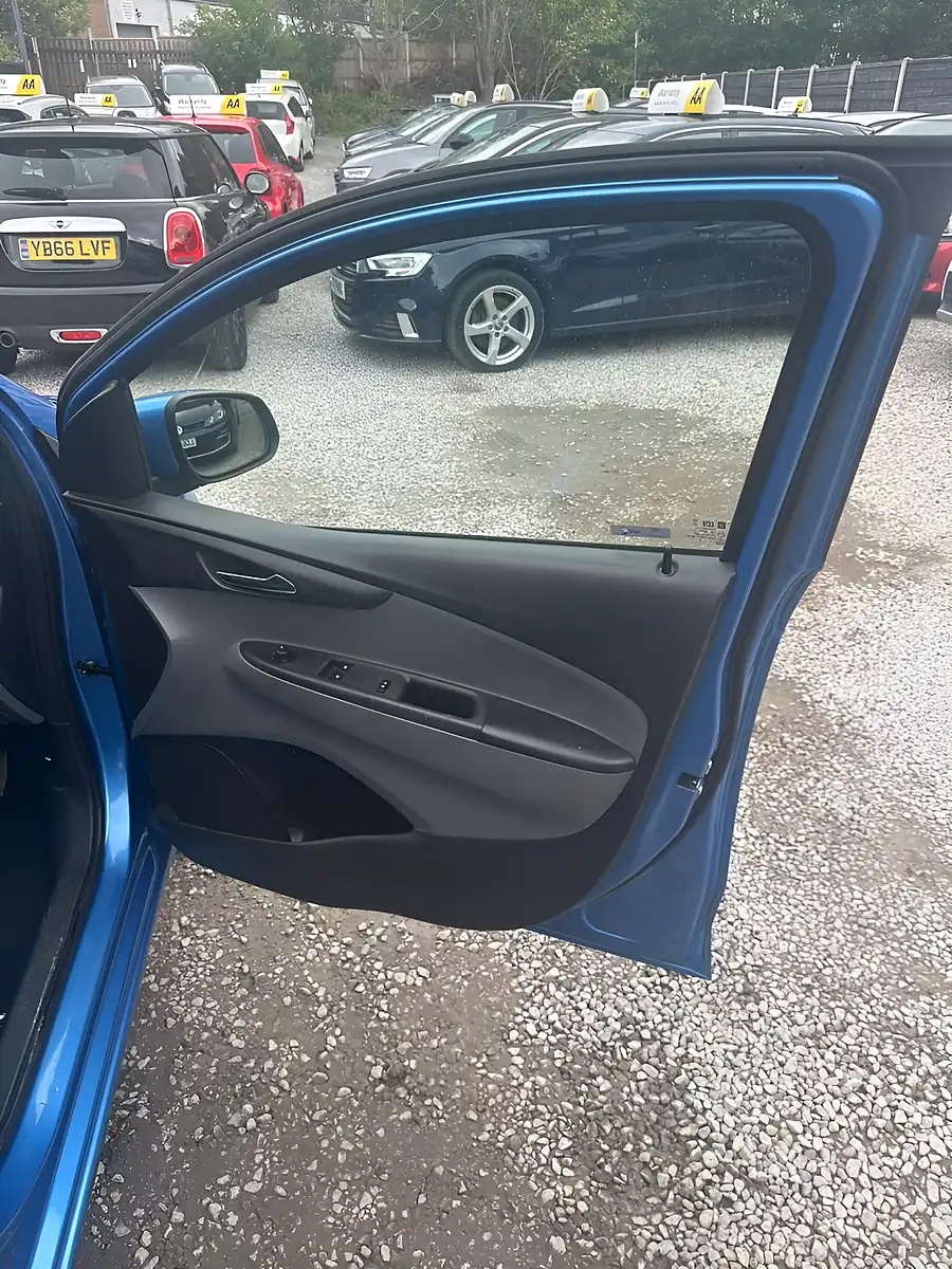Used 2017 Vauxhall Viva Sl Blue - Interior and Exterior details 10