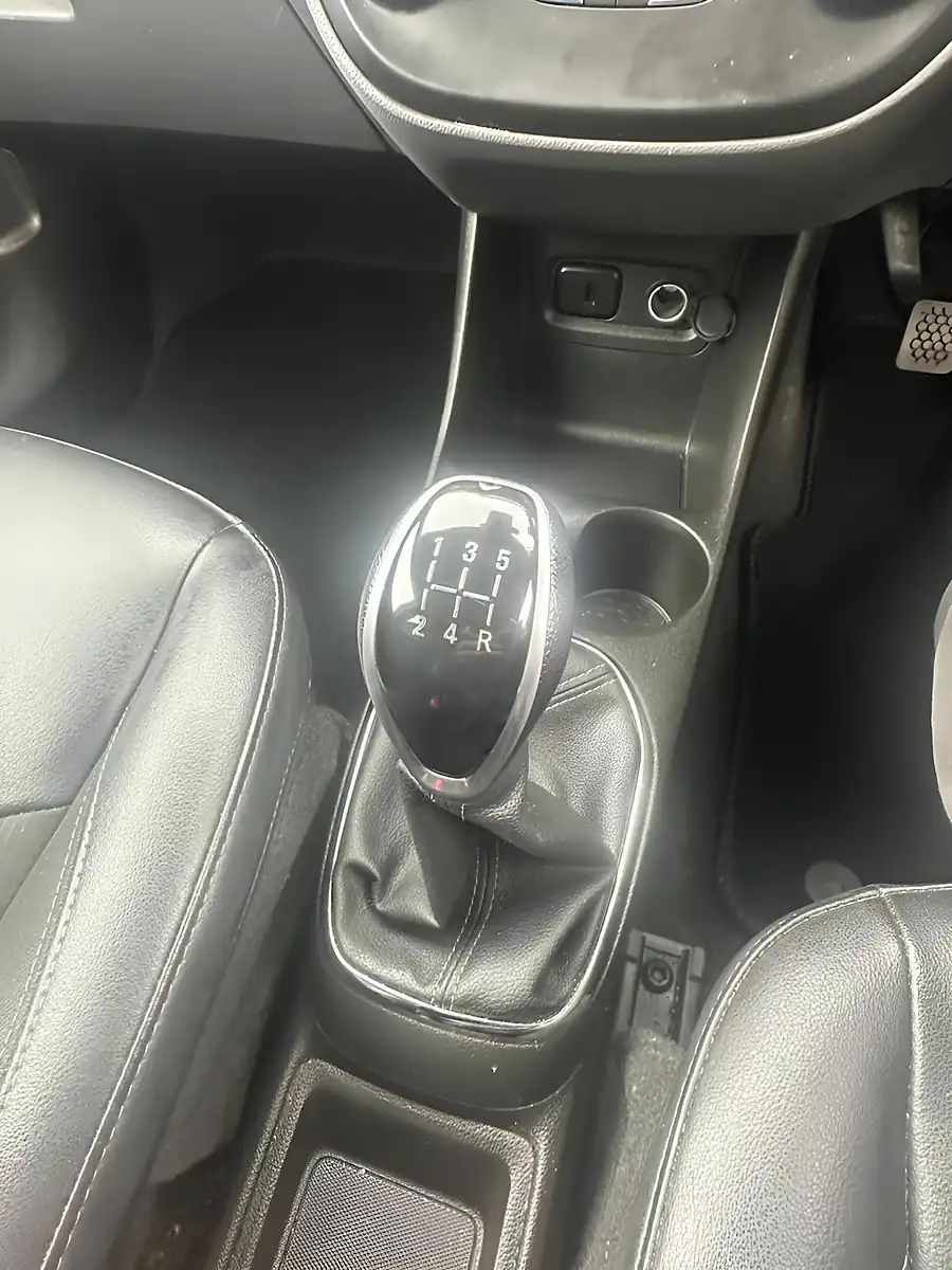 Used 2017 Vauxhall Viva Sl Blue - Interior and Exterior details 14