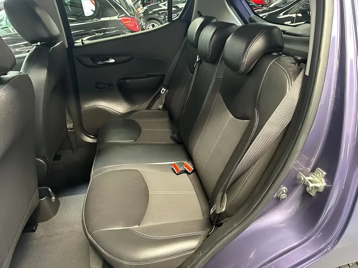 Used 2017 Vauxhall Viva Sl Purple - Interior and Exterior details 14