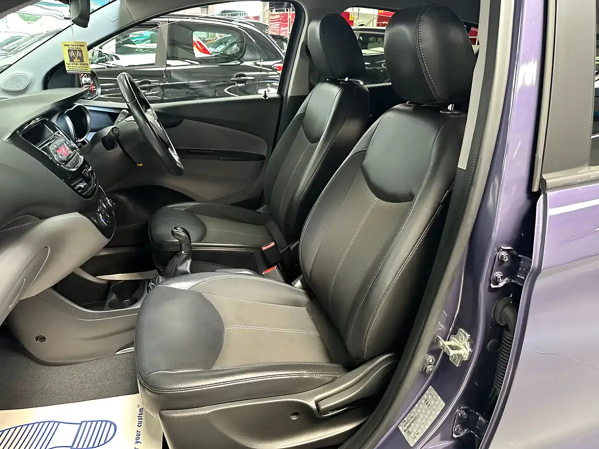 Used 2017 Vauxhall Viva Sl Purple - Interior and Exterior details 16