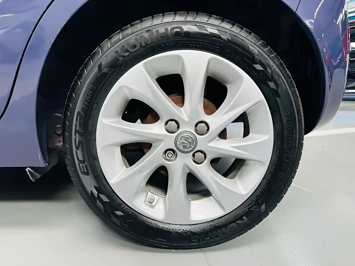 Used 2017 Vauxhall Viva Sl Purple - Interior and Exterior details 19