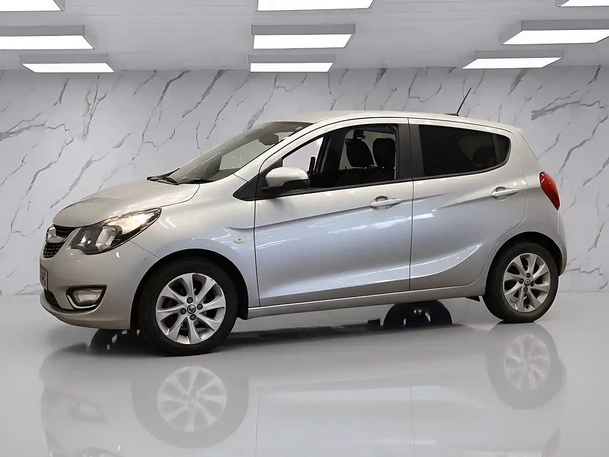 Used 2017 Vauxhall Viva Sl Silver - Interior and Exterior details 5