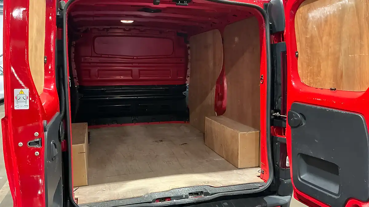 Used 2017 Vauxhall Vivaro 2700 Red - Interior and Exterior details 10