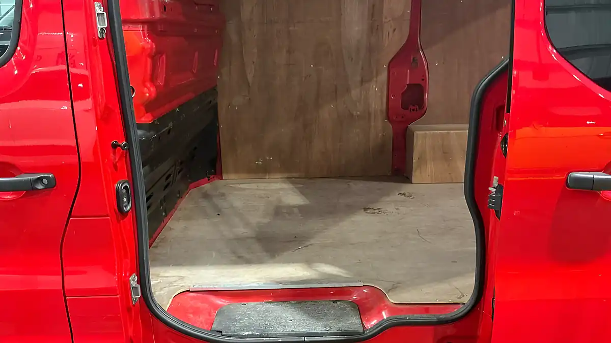 Used 2017 Vauxhall Vivaro 2700 Red - Interior and Exterior details 11
