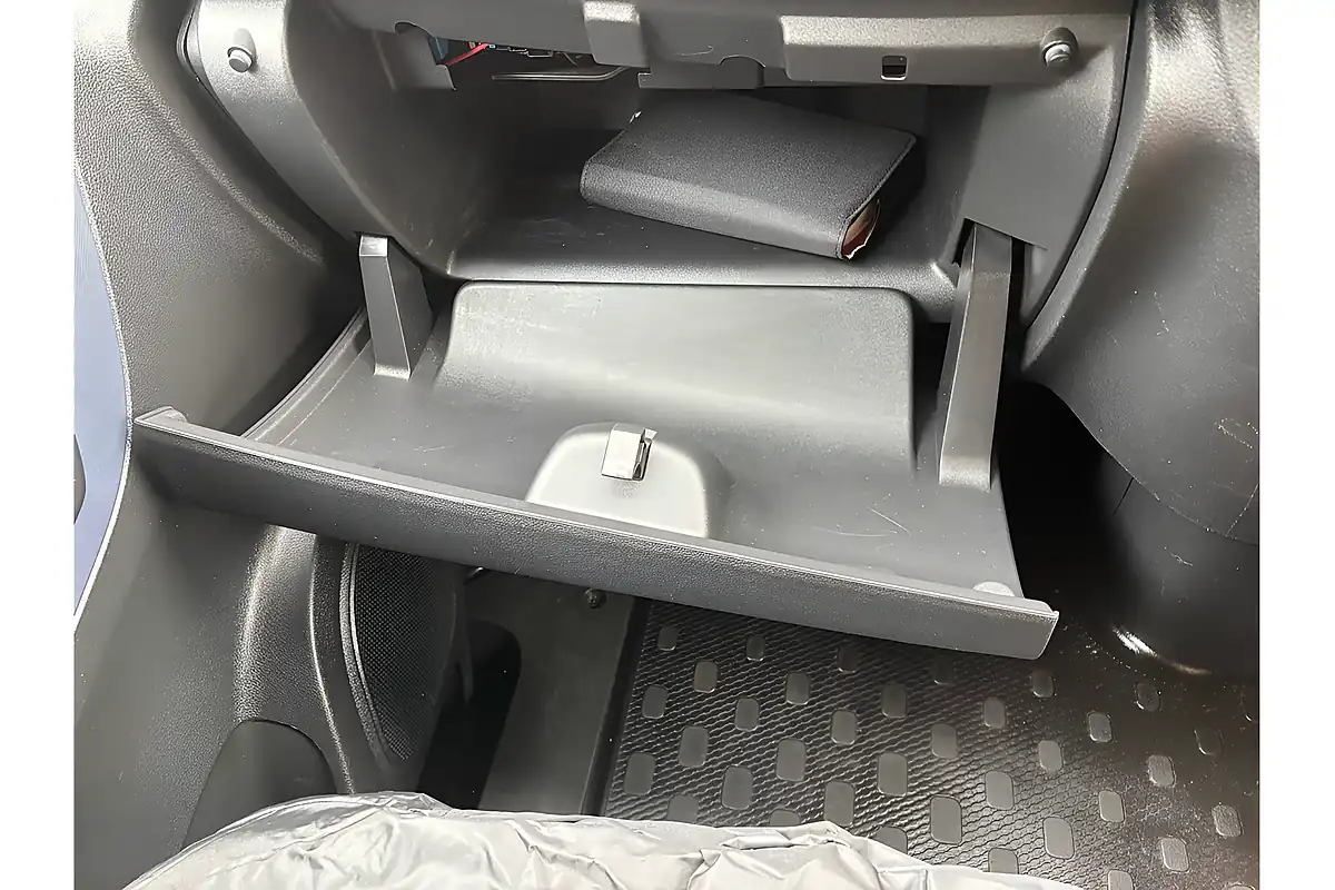 Used 2017 Vauxhall Vivaro 2700 White - Interior and Exterior details 16