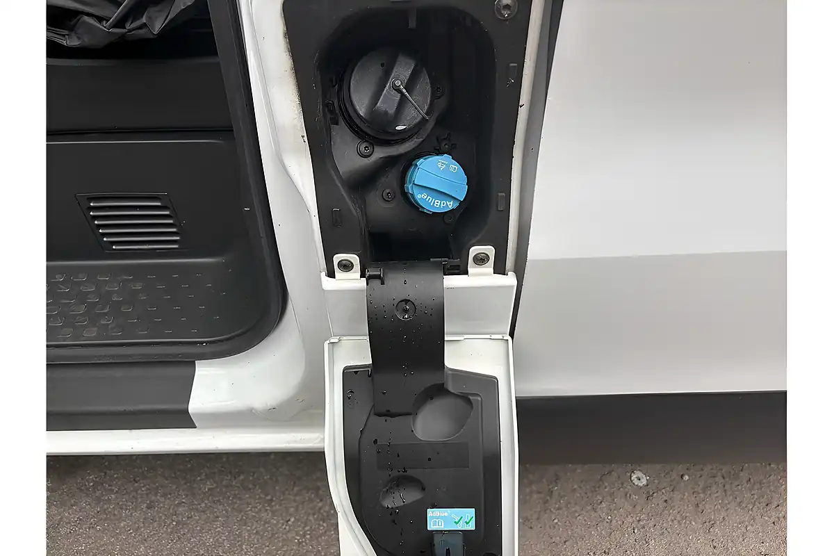 Used 2017 Vauxhall Vivaro 2700 White - Interior and Exterior details 19