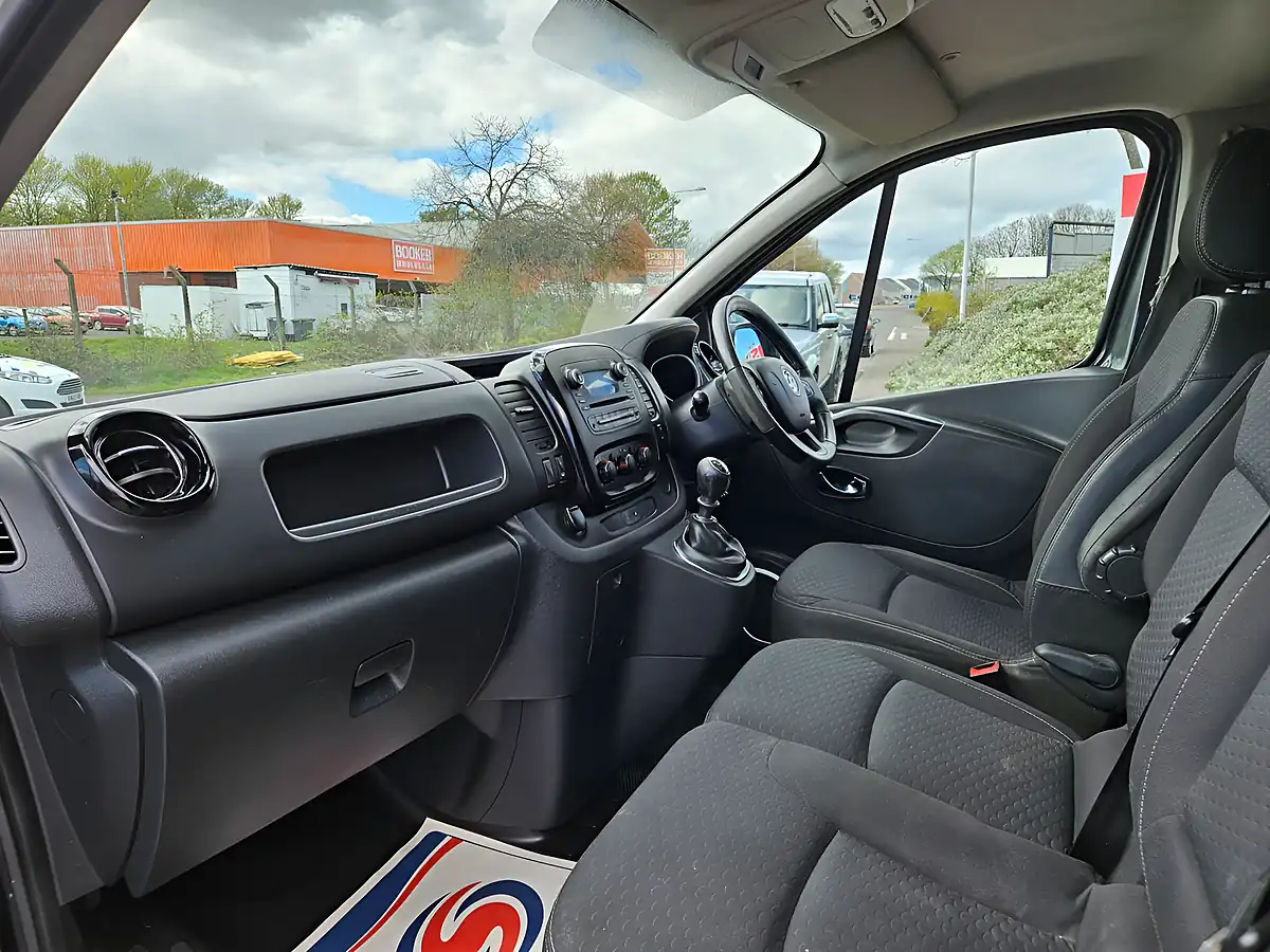 Used 2017 Vauxhall Vivaro 2900 Cportive Lwb Black - Interior and Exterior details 12