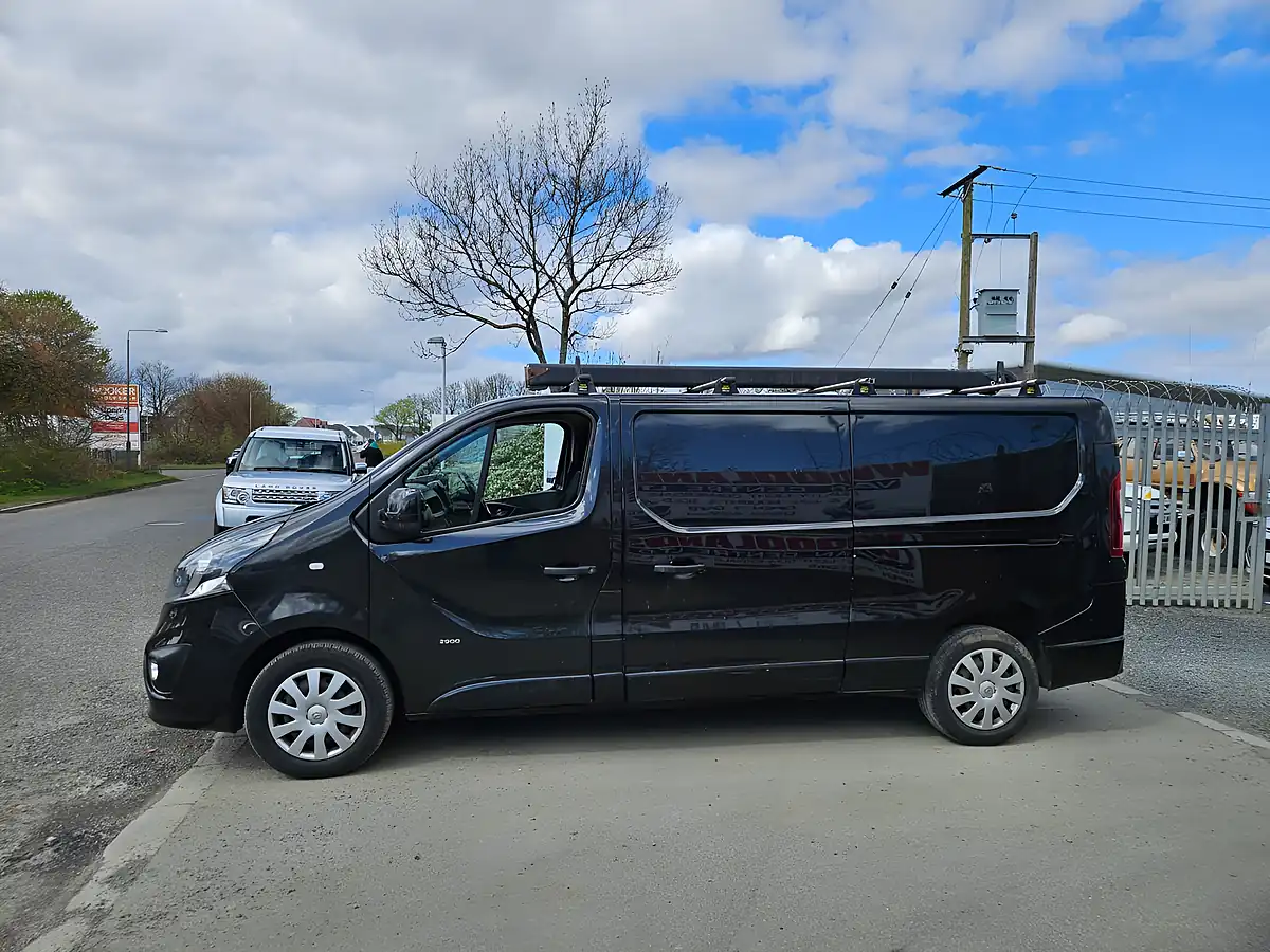 Used 2017 Vauxhall Vivaro 2900 Cportive Lwb Black - Interior and Exterior details 5