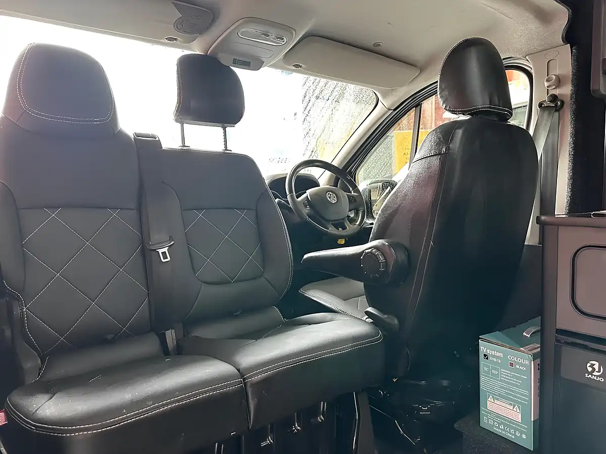 Used 2017 Vauxhall Vivaro Campervan Silver - Interior and Exterior details 5