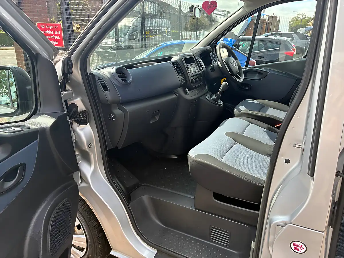 Used 2017 Vauxhall Vivaro Combi Van Double Cab Silver - Interior and Exterior details 15