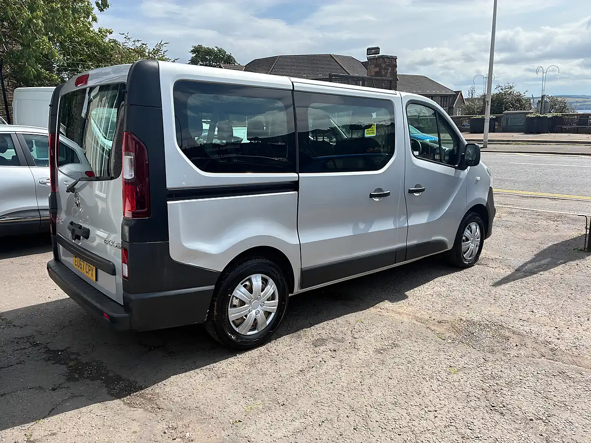 Used 2017 Vauxhall Vivaro Combi Van Double Cab Silver - Interior and Exterior details 3