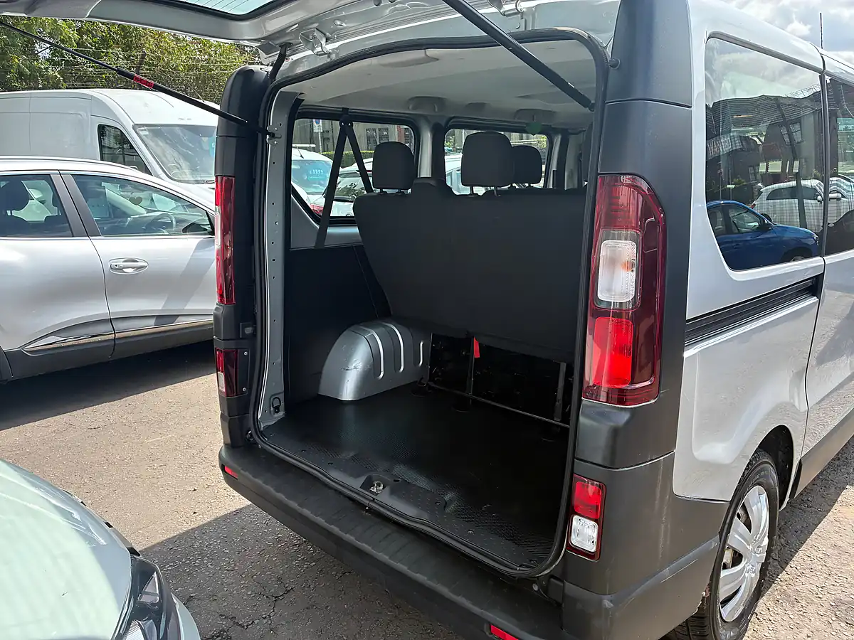 Used 2017 Vauxhall Vivaro Combi Van Double Cab Silver - Interior and Exterior details 4