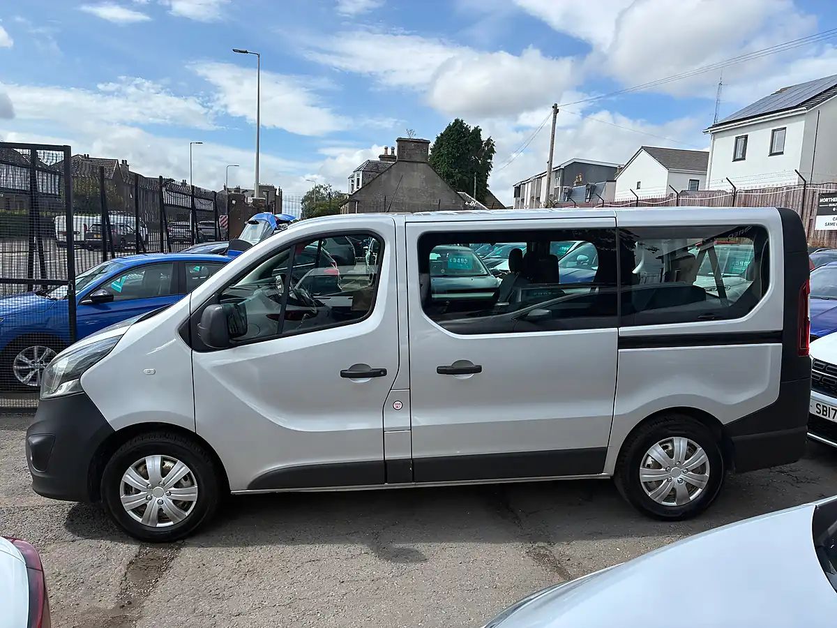 Used 2017 Vauxhall Vivaro Combi Van Double Cab Silver - Interior and Exterior details 6