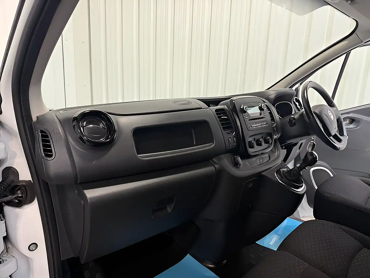 Used 2017 Vauxhall Vivaro Sportive Glacier White - Interior and Exterior details 12