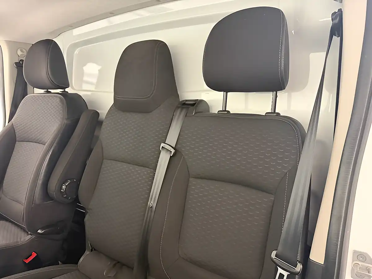 Used 2017 Vauxhall Vivaro Sportive Glacier White - Interior and Exterior details 13