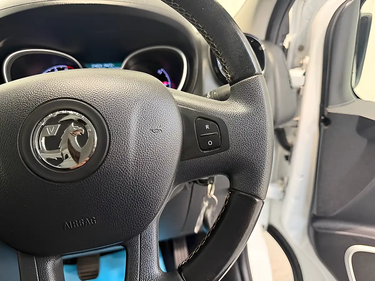 Used 2017 Vauxhall Vivaro Sportive Glacier White - Interior and Exterior details 17