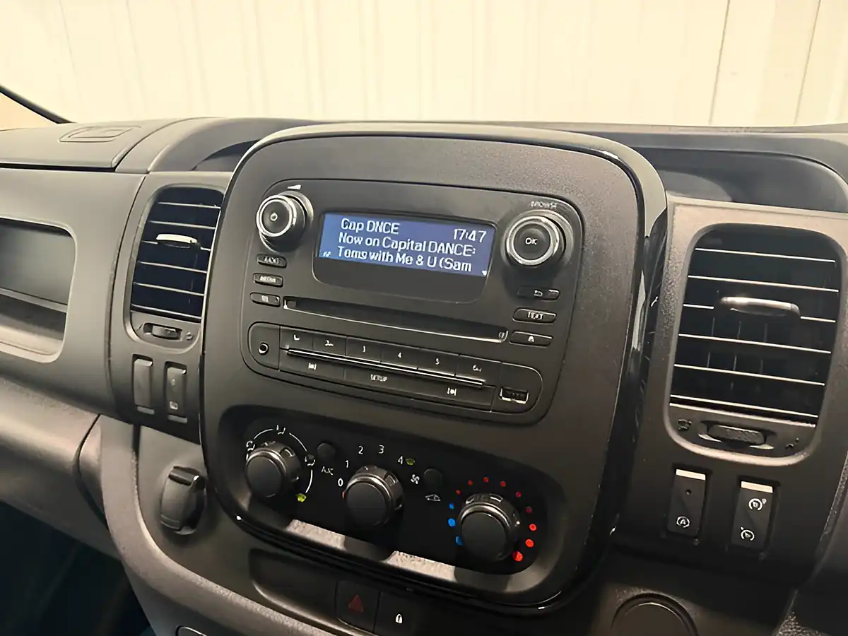 Used 2017 Vauxhall Vivaro Sportive Glacier White - Interior and Exterior details 18