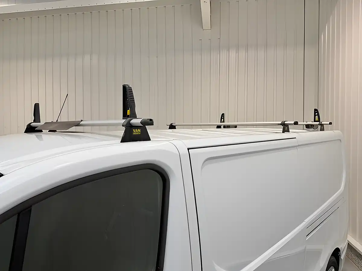 Used 2017 Vauxhall Vivaro Sportive Glacier White - Interior and Exterior details 5
