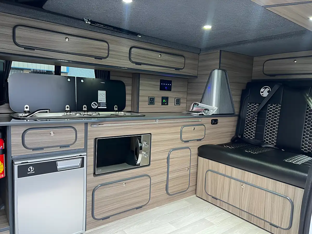 Used 2017 Vauxhall Vivaro White - Interior and Exterior details 7