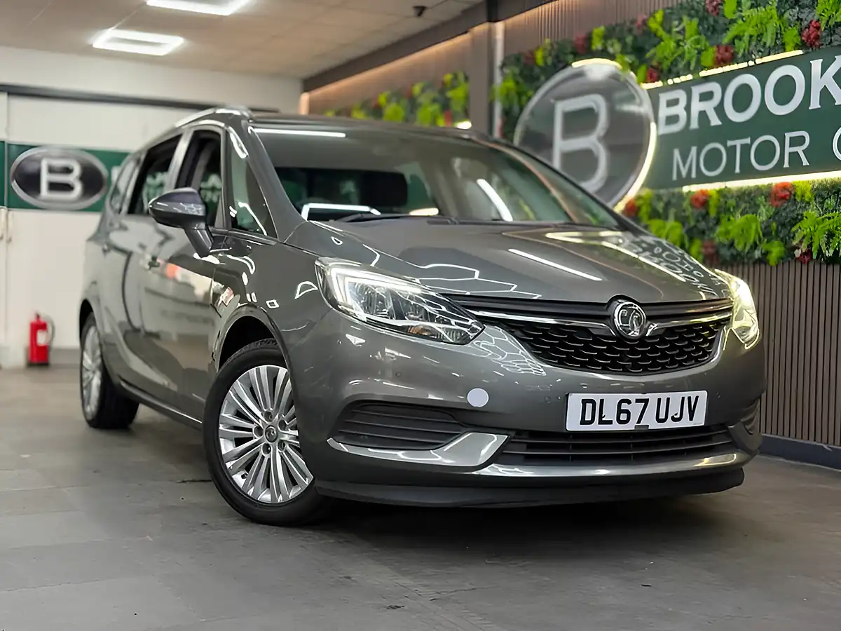 Used 2017 Vauxhall Zafira Design Grey - Front View
