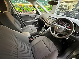 Used 2017 Vauxhall Zafira Design Grey - Interior and Exterior details 14