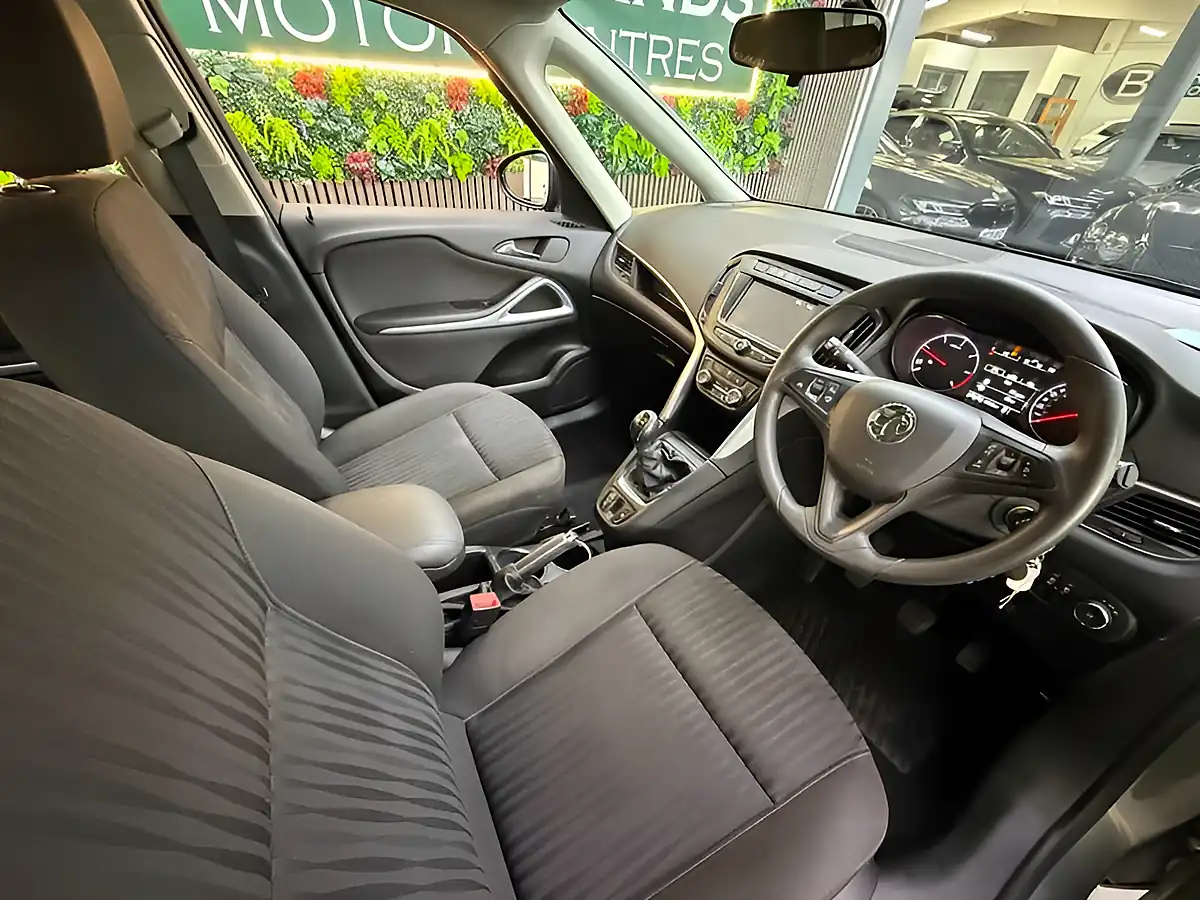 Used 2017 Vauxhall Zafira Design Grey - Interior and Exterior details 14