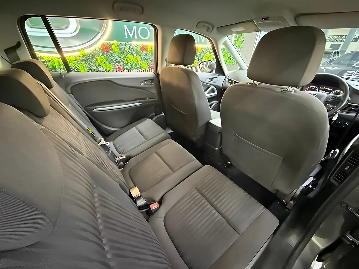 Used 2017 Vauxhall Zafira Design Grey - Interior and Exterior details 15