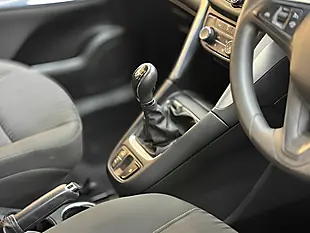 Used 2017 Vauxhall Zafira Design Grey - Interior and Exterior details 16