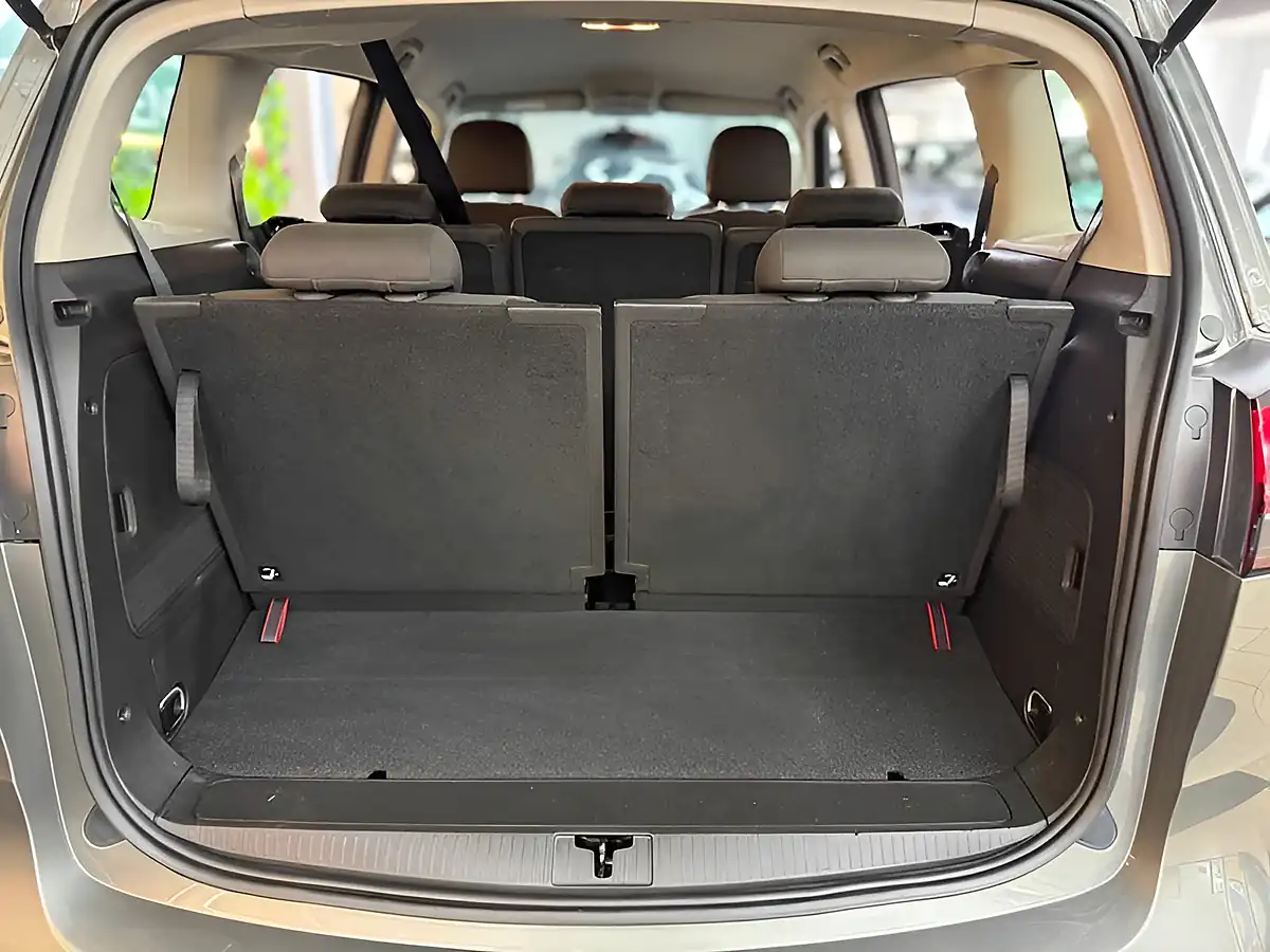 Used 2017 Vauxhall Zafira Design Grey - Interior and Exterior details 19