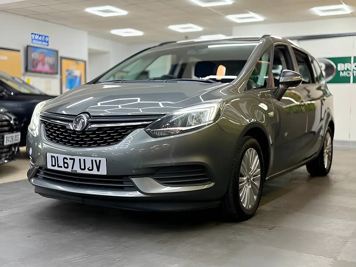 Used 2017 Vauxhall Zafira Design Grey - Interior and Exterior details 5