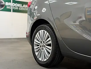 Used 2017 Vauxhall Zafira Design Grey - Interior and Exterior details 8