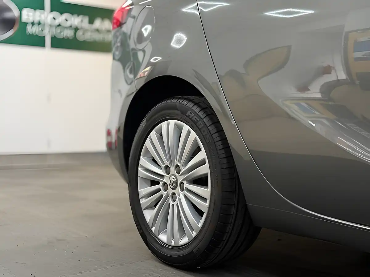 Used 2017 Vauxhall Zafira Design Grey - Interior and Exterior details 8