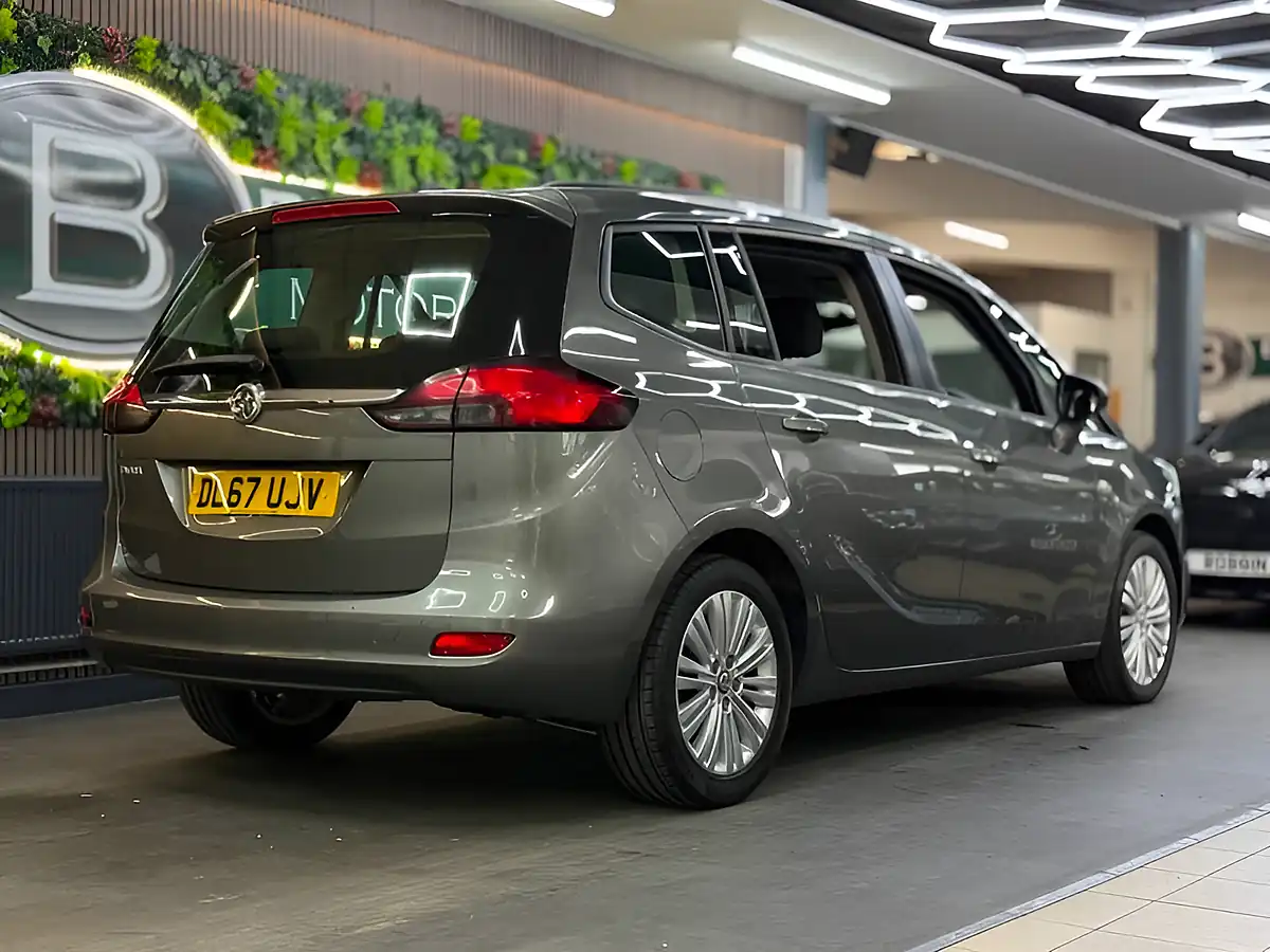 Used 2017 Vauxhall Zafira Design Grey - Interior and Exterior details 9