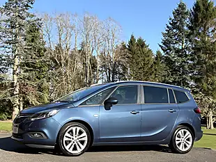 Used 2017 Vauxhall Zafira Tourer Blue - Interior and Exterior details 4