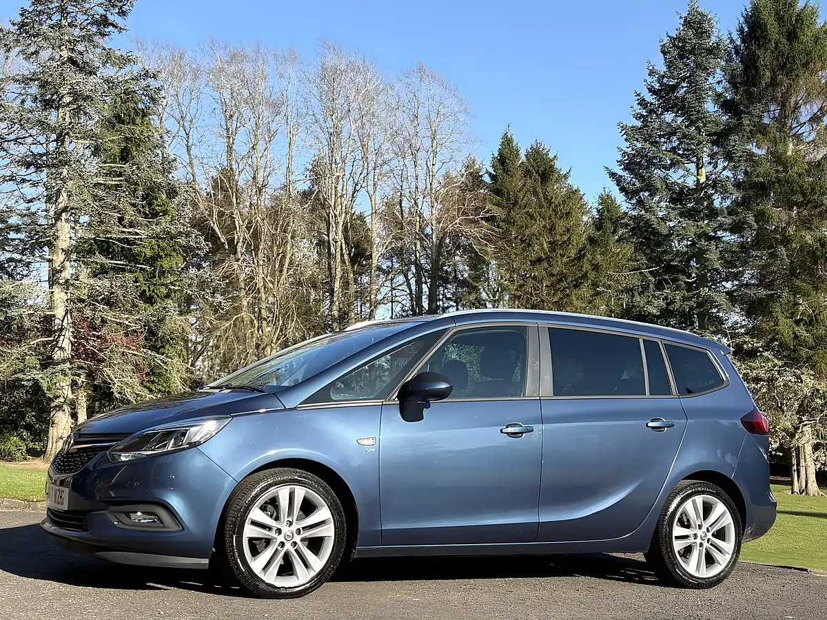 Used 2017 Vauxhall Zafira Tourer Blue - Interior and Exterior details 4