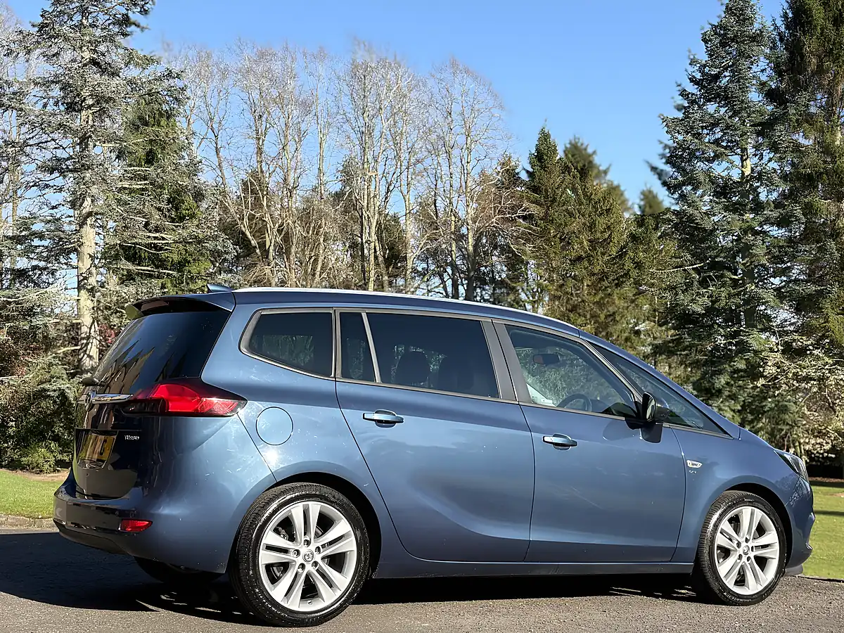 Used 2017 Vauxhall Zafira Tourer Blue - Interior and Exterior details 7