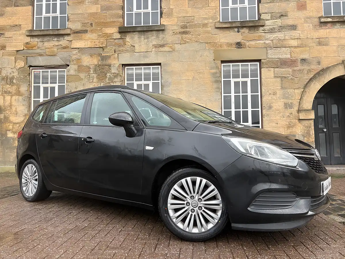 Used 2017 Vauxhall Zafira Tourer Design Black - Front View