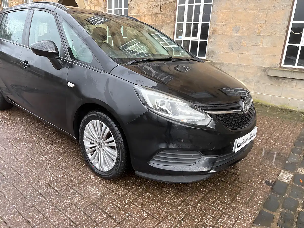 Used 2017 Vauxhall Zafira Tourer Design Black - Interior and Exterior details 11