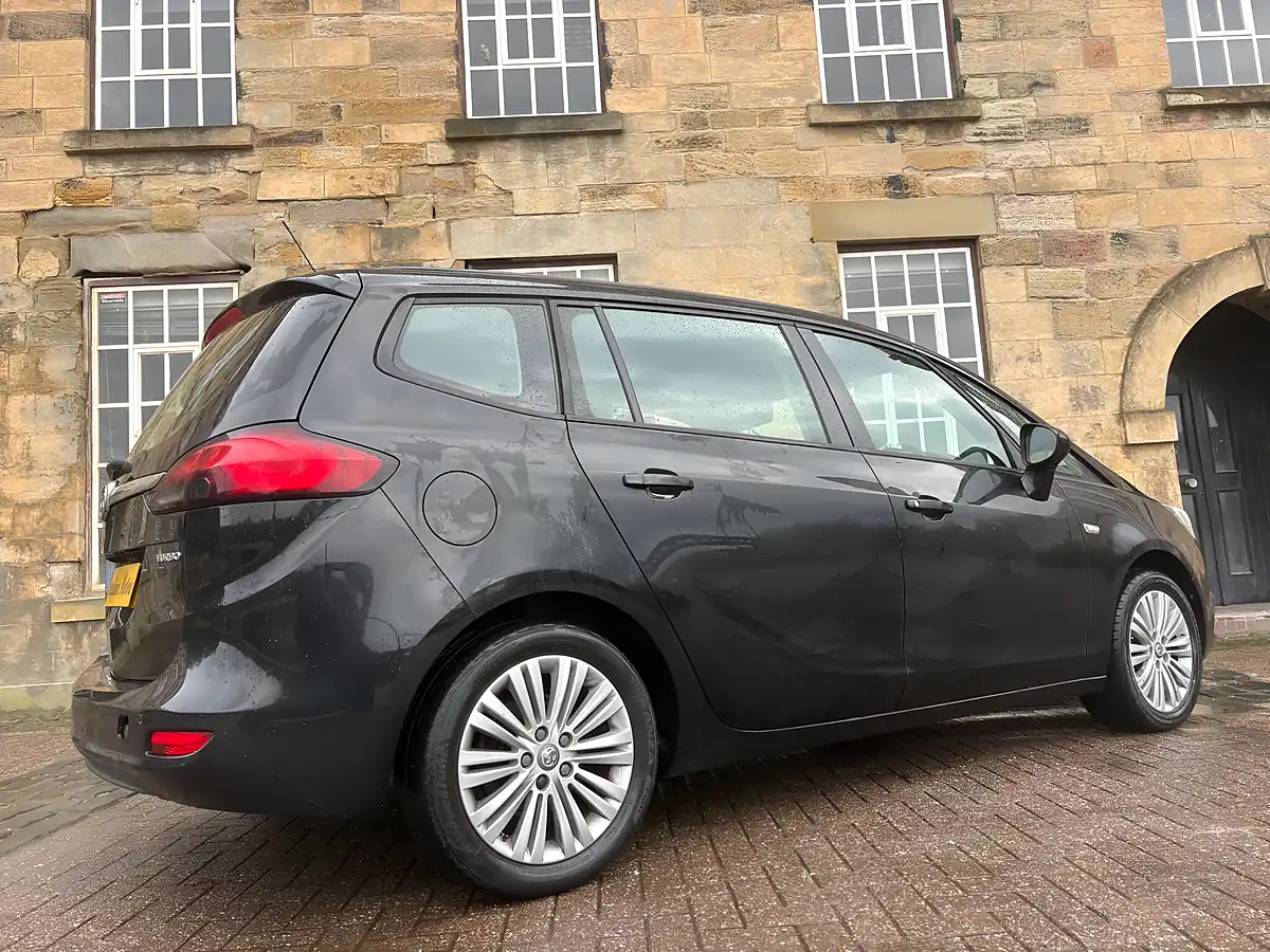Used 2017 Vauxhall Zafira Tourer Design Black - Interior and Exterior details 18