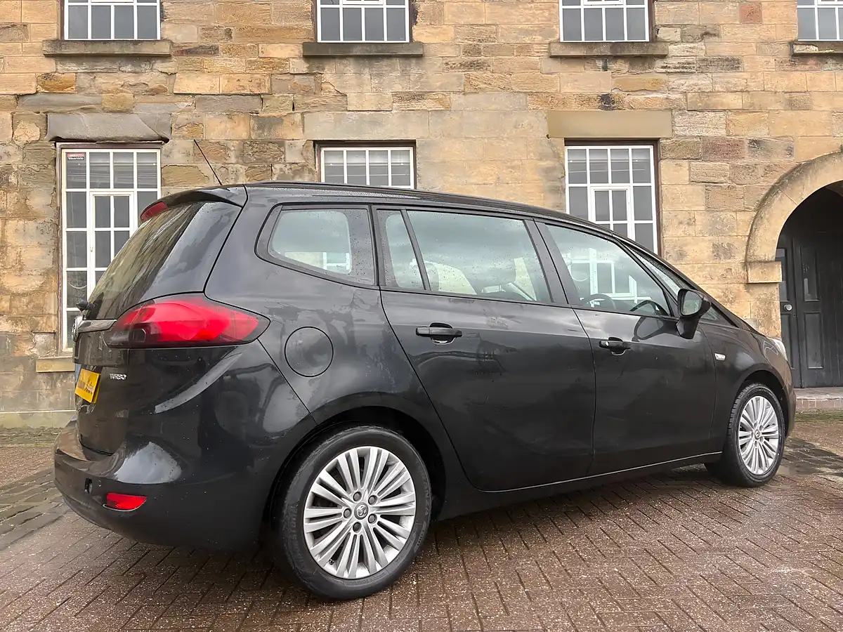 Used 2017 Vauxhall Zafira Tourer Design Black - Interior and Exterior details 19