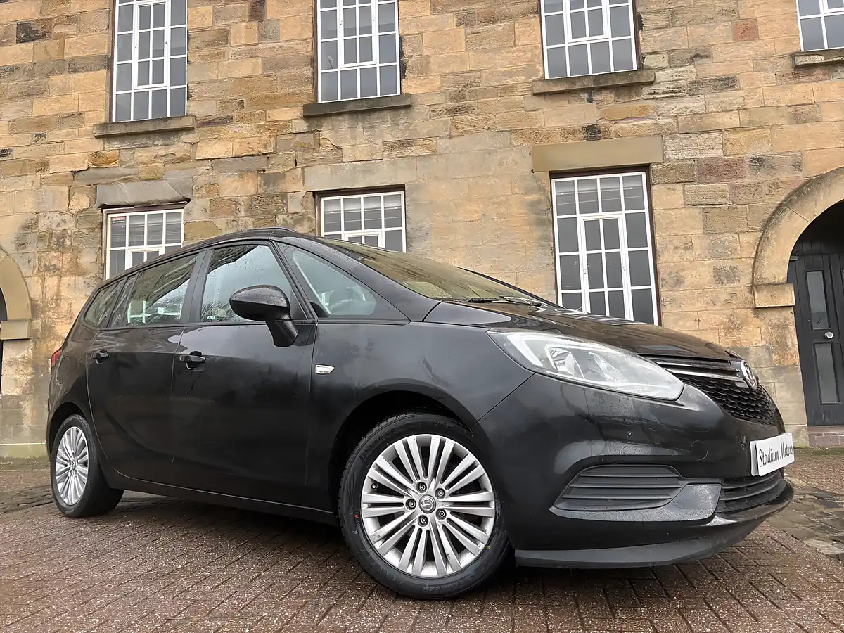 Used 2017 Vauxhall Zafira Tourer Design Black - Interior and Exterior details 4